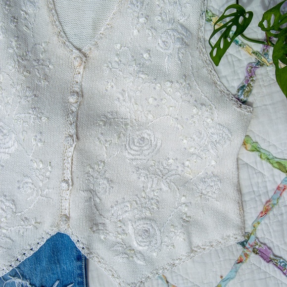 90s Vintage Embroidered & Beaded Sweater Vest - Picture 2 of 7